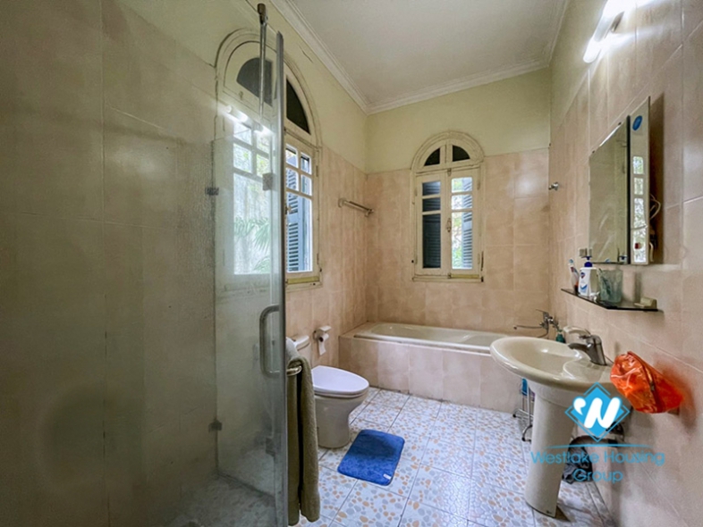 Large garden villa for rent in Ngoc Thuy near French international school.